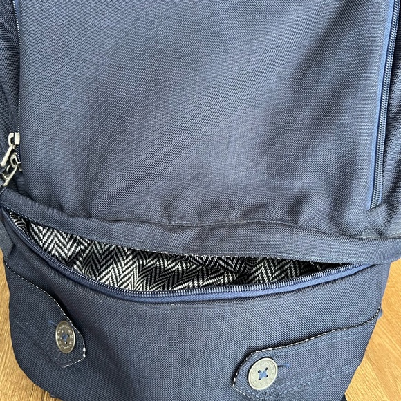 OGIO Navy blue backpack bag. Chevron inside print pockets zipper - Picture 3 of 6